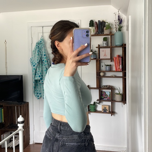 Cropped long sleeve top - Picture 2 of 3